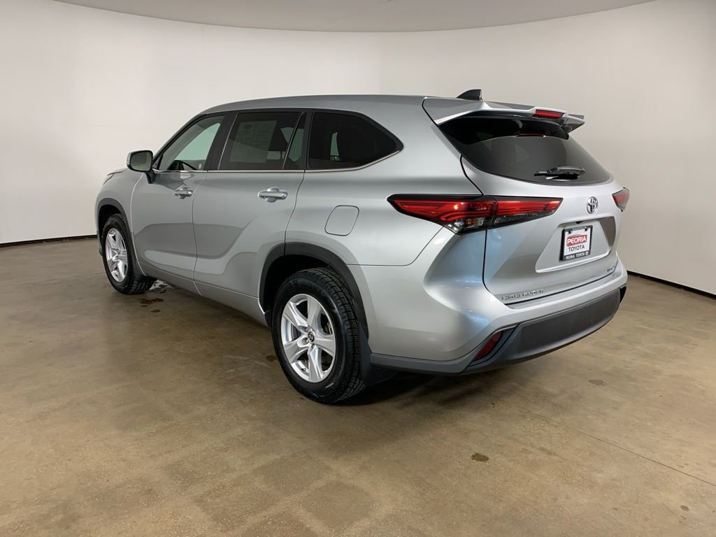 Used 2023 Toyota Highlander LE image 16