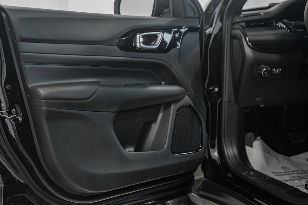 New 2026 Jeep Compass Latitude image 36