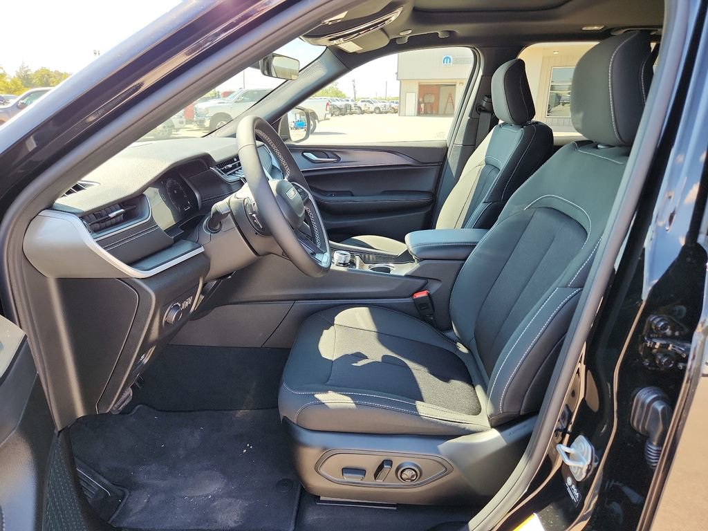 New 2025 Jeep Grand Cherokee Laredo X image 15