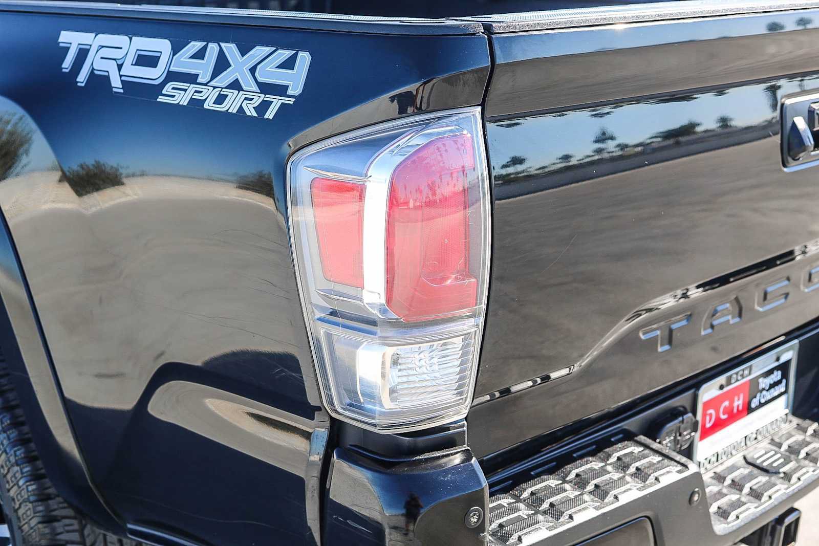 Used 2022 Toyota Tacoma TRD Sport w/ Technology Package AWD/4WD image 9