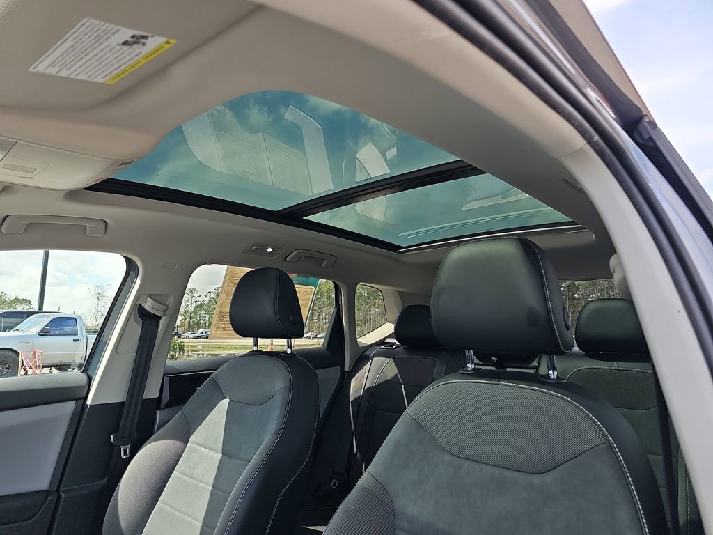 Used 2022 Volkswagen Taos SE w/ Panoramic Sunroof Package image 33