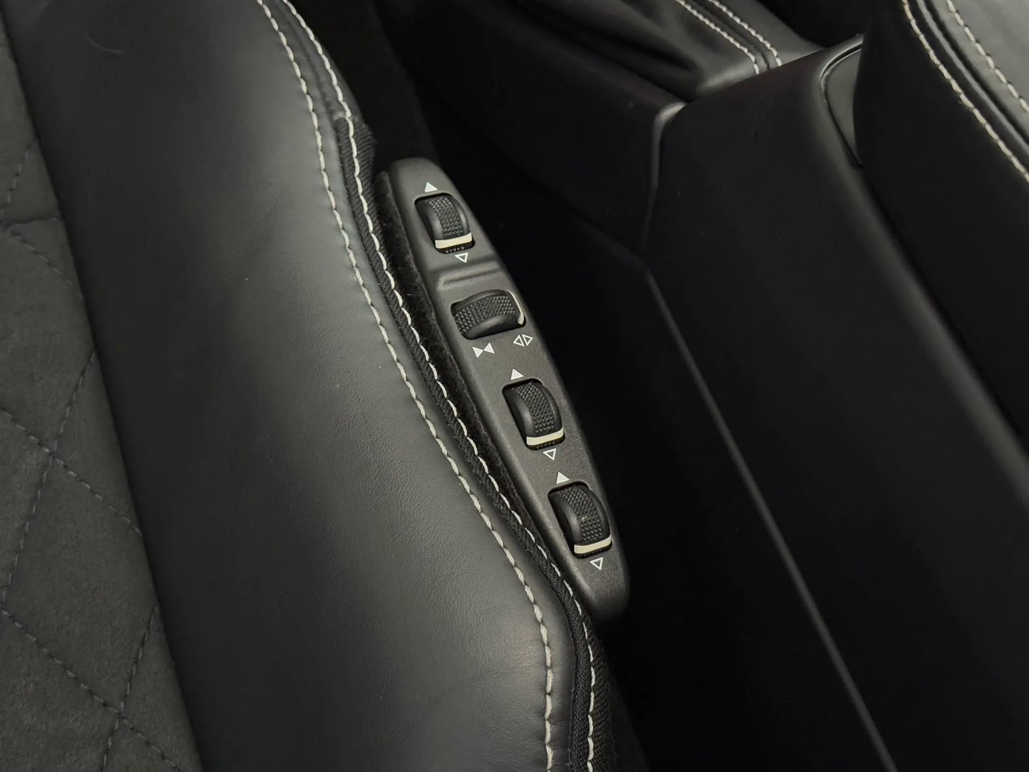 Used 2018 Mercedes-Benz G 550 Squared image 40