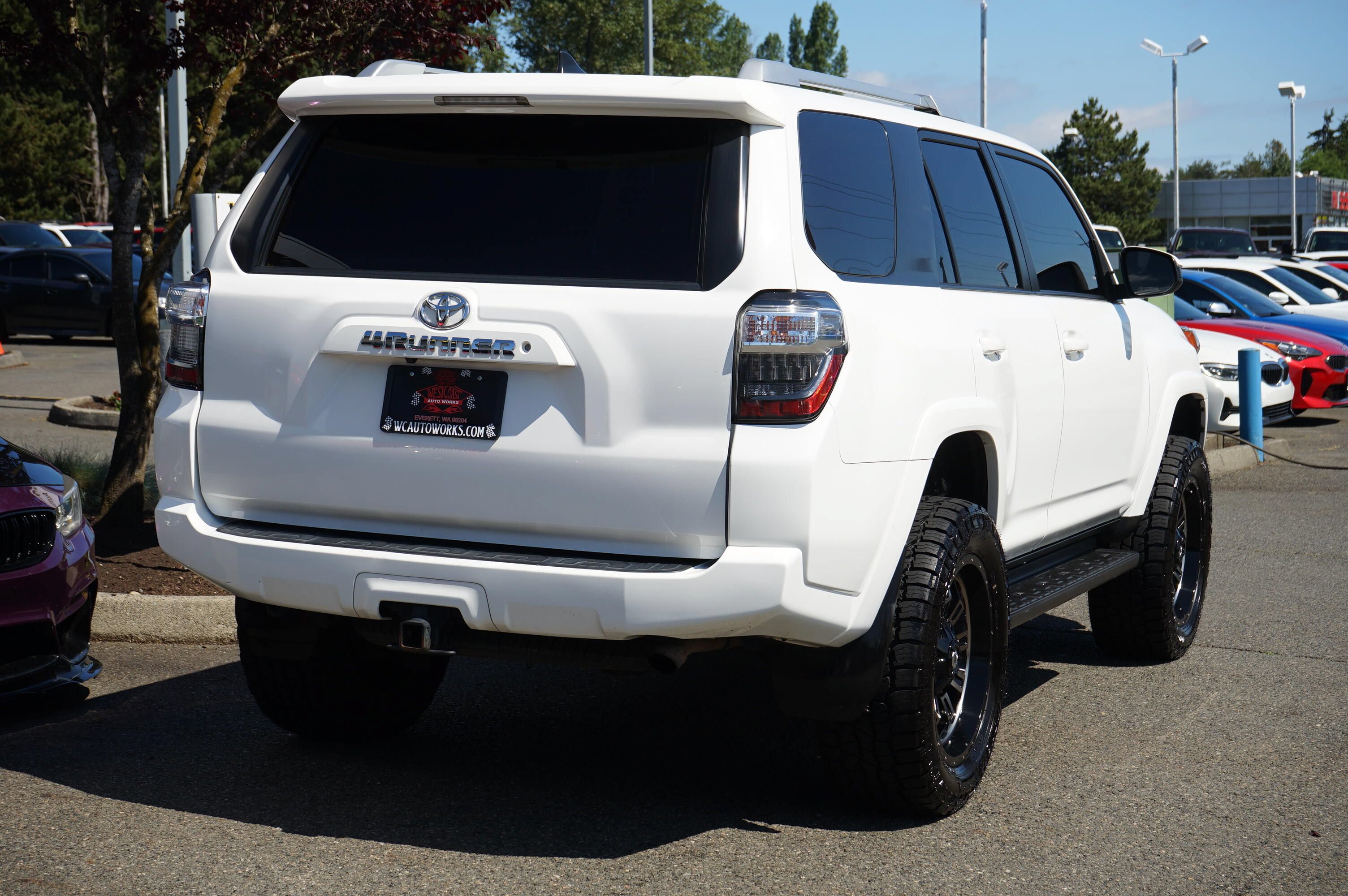 Used 2018 Toyota 4Runner SR5 AWD/4WD image 4