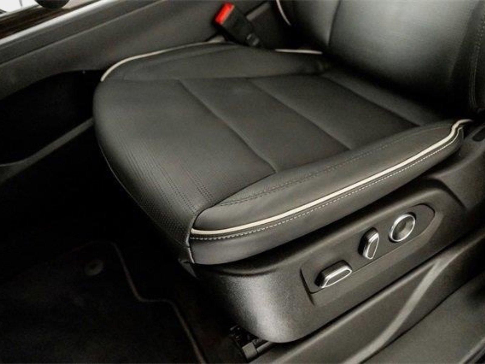 Used 2026 Cadillac Escalade Luxury w/ Touring Package image 21