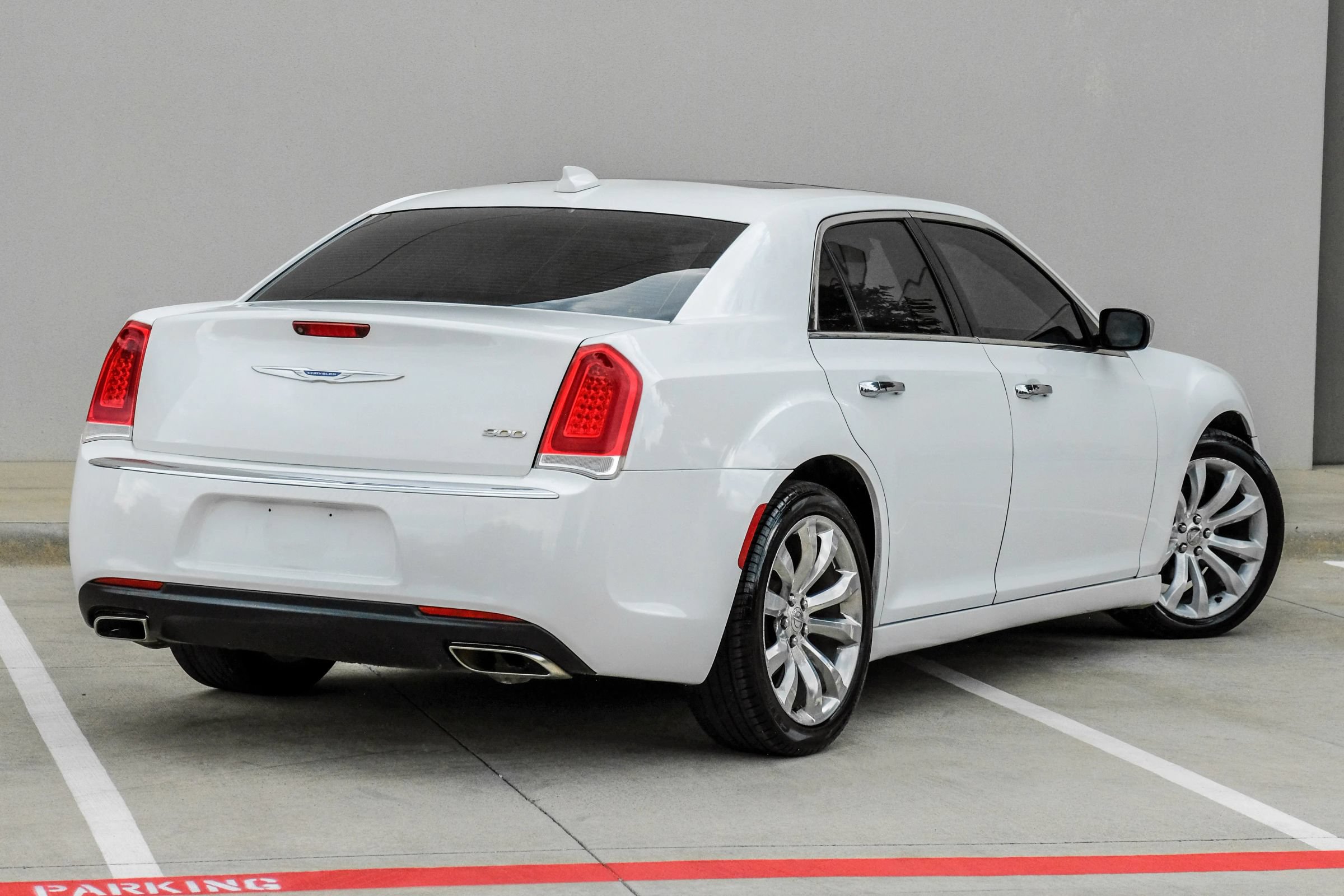Used 2020 Chrysler 300 Limited RWD image 9