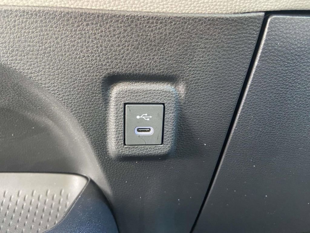 Used 2025 Toyota Corolla LE image 24