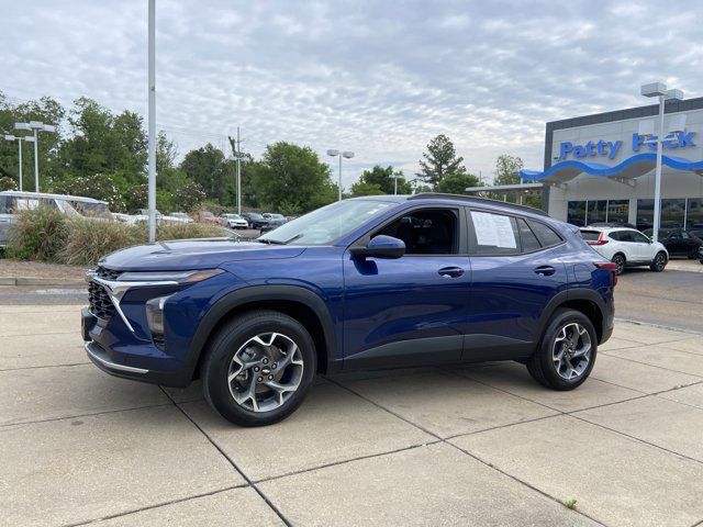 Used 2024 Chevrolet Trax LT w/ Driver Confidence Package FWD image 7