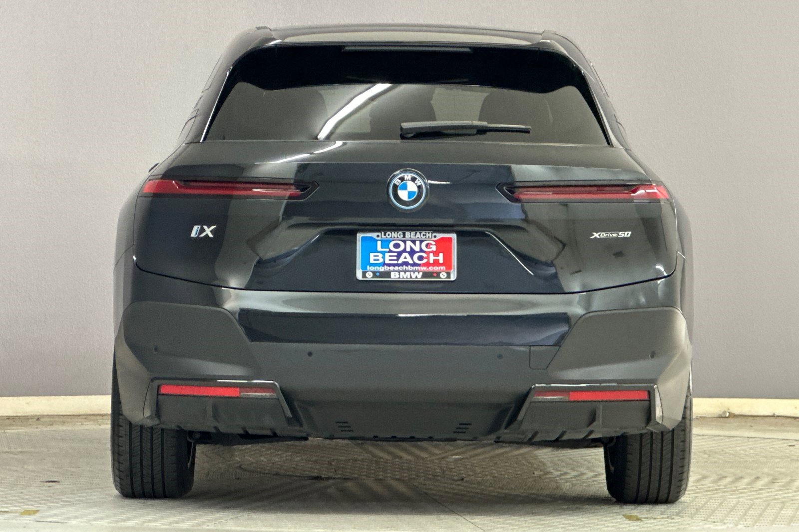 Used 2023 BMW iX xDrive50 w/ Premium Package image 9