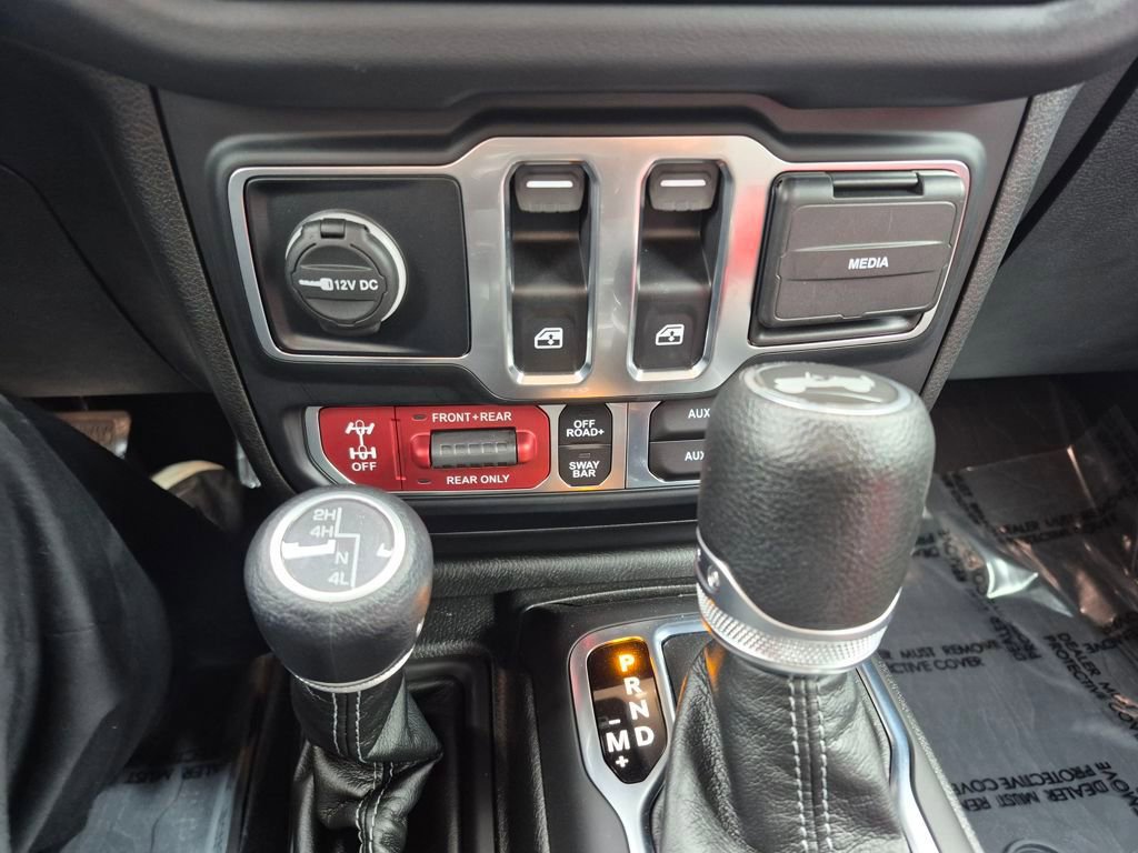 Used 2024 Jeep Wrangler Rubicon w/ Technology Group image 22