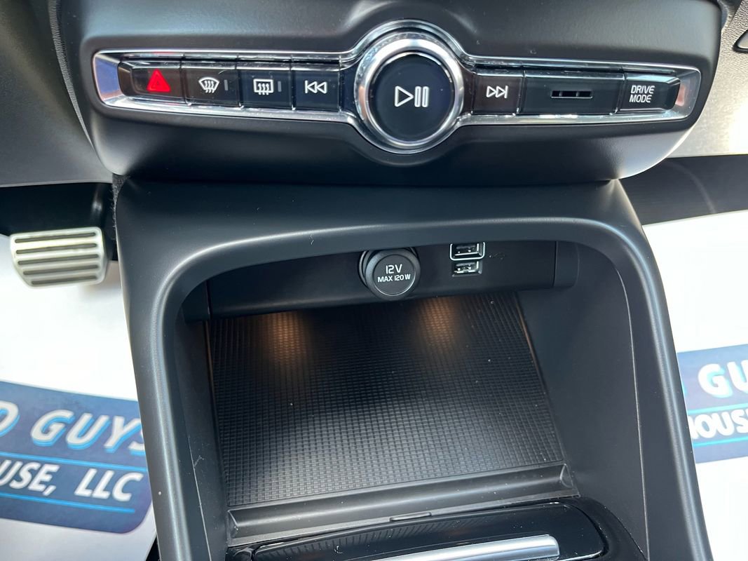 Used 2019 Volvo XC40 T5 R-Design image 14