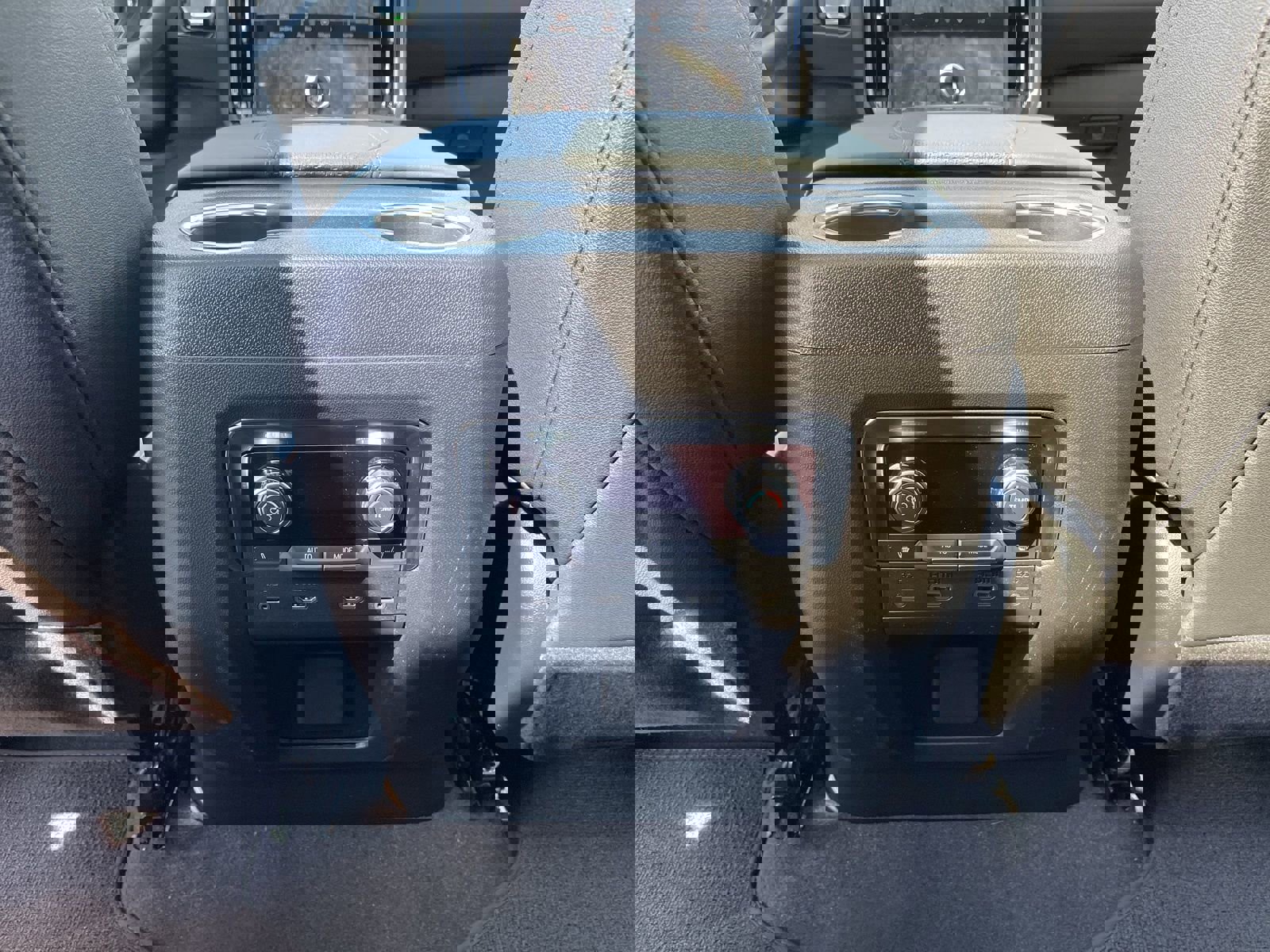 New 2026 GMC Yukon AT4 w/ AT4 Premium Plus Package image 29