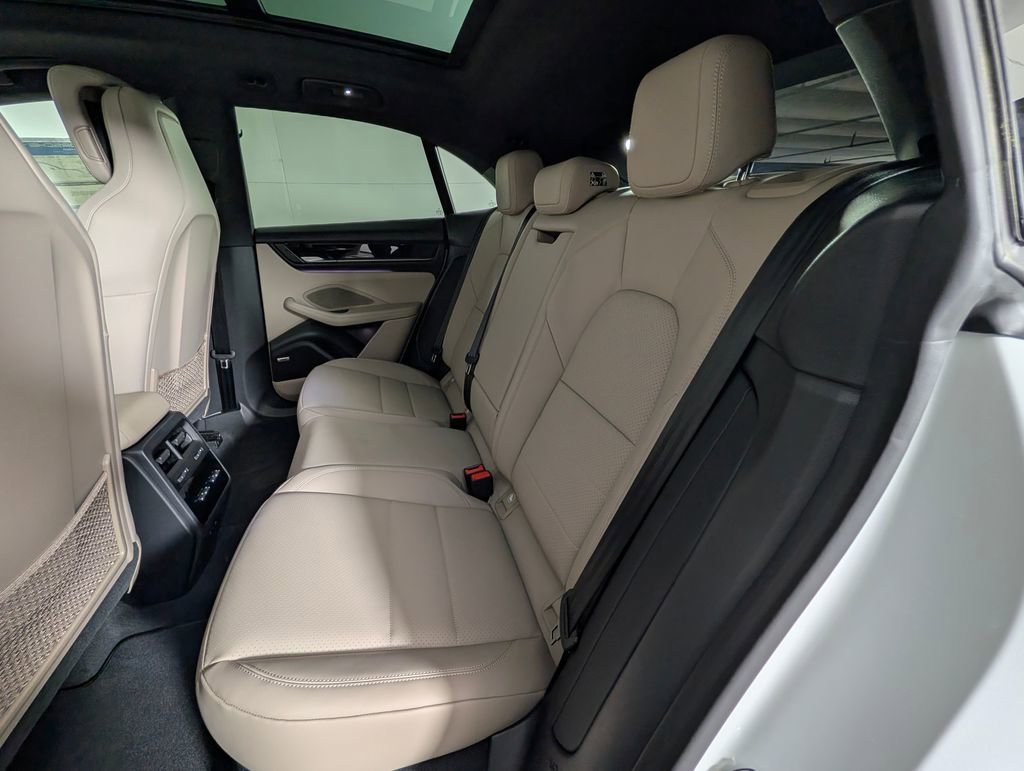 New 2026 Porsche Macan 4 Electric image 24