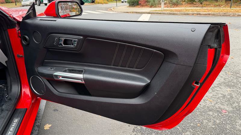 Used 2017 Ford Mustang Premium image 27