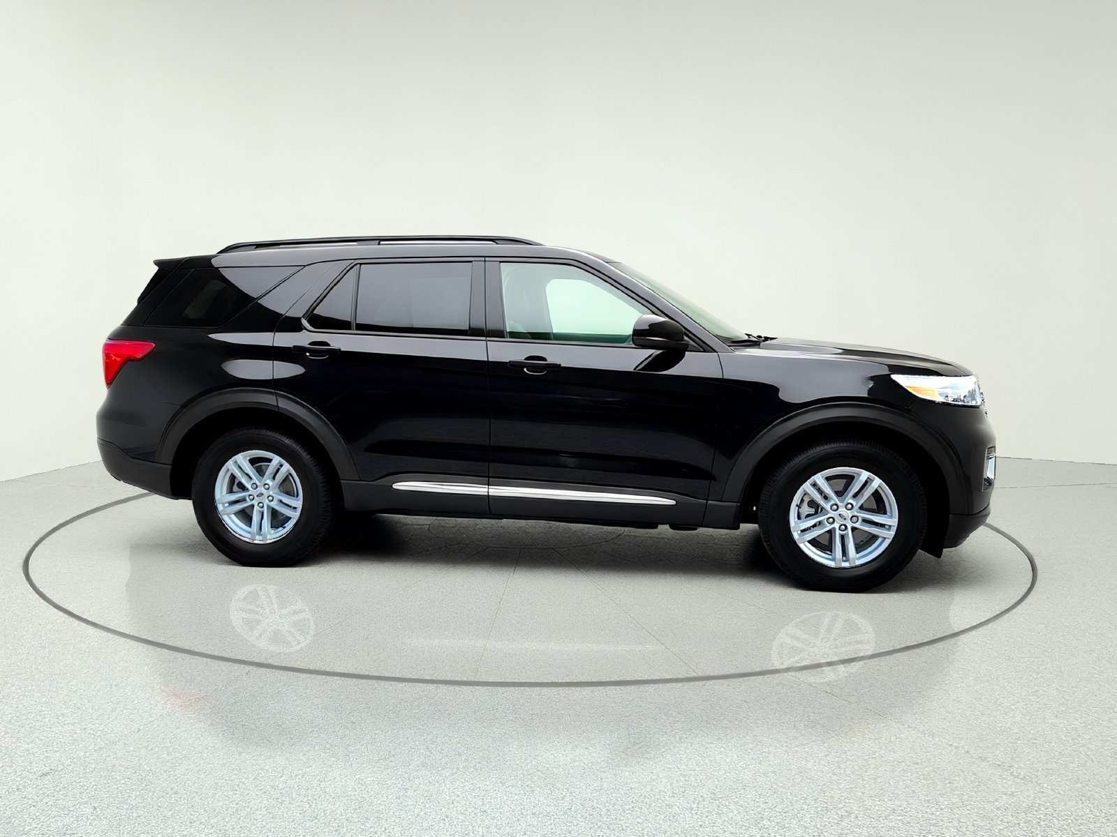 Used 2021 Ford Explorer XLT AWD/4WD image 10