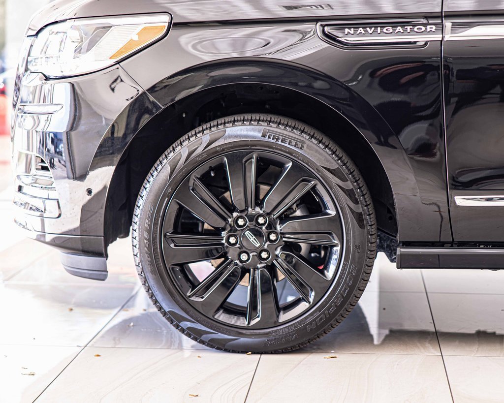 Used 2024 Lincoln Navigator Reserve w/ Equipment Group 201A image 8