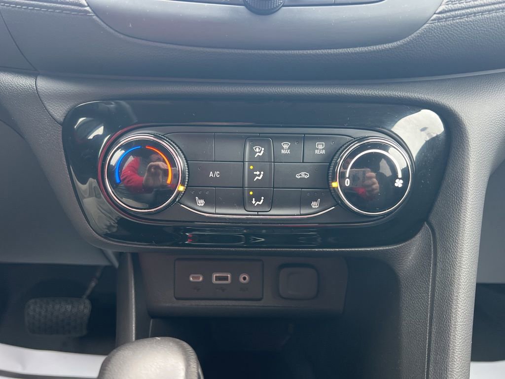 Used 2022 Buick Encore GX Preferred w/ Cold Weather Comfort Package image 16