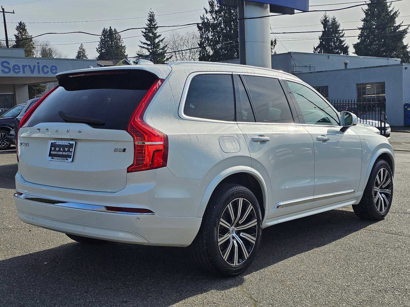 Certified 2025 Volvo XC90 B5 Core AWD/4WD image 3