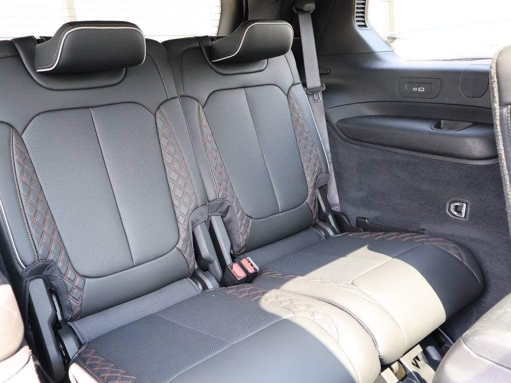 Used 2024 Jeep Grand Cherokee L Summit AWD/4WD image 12