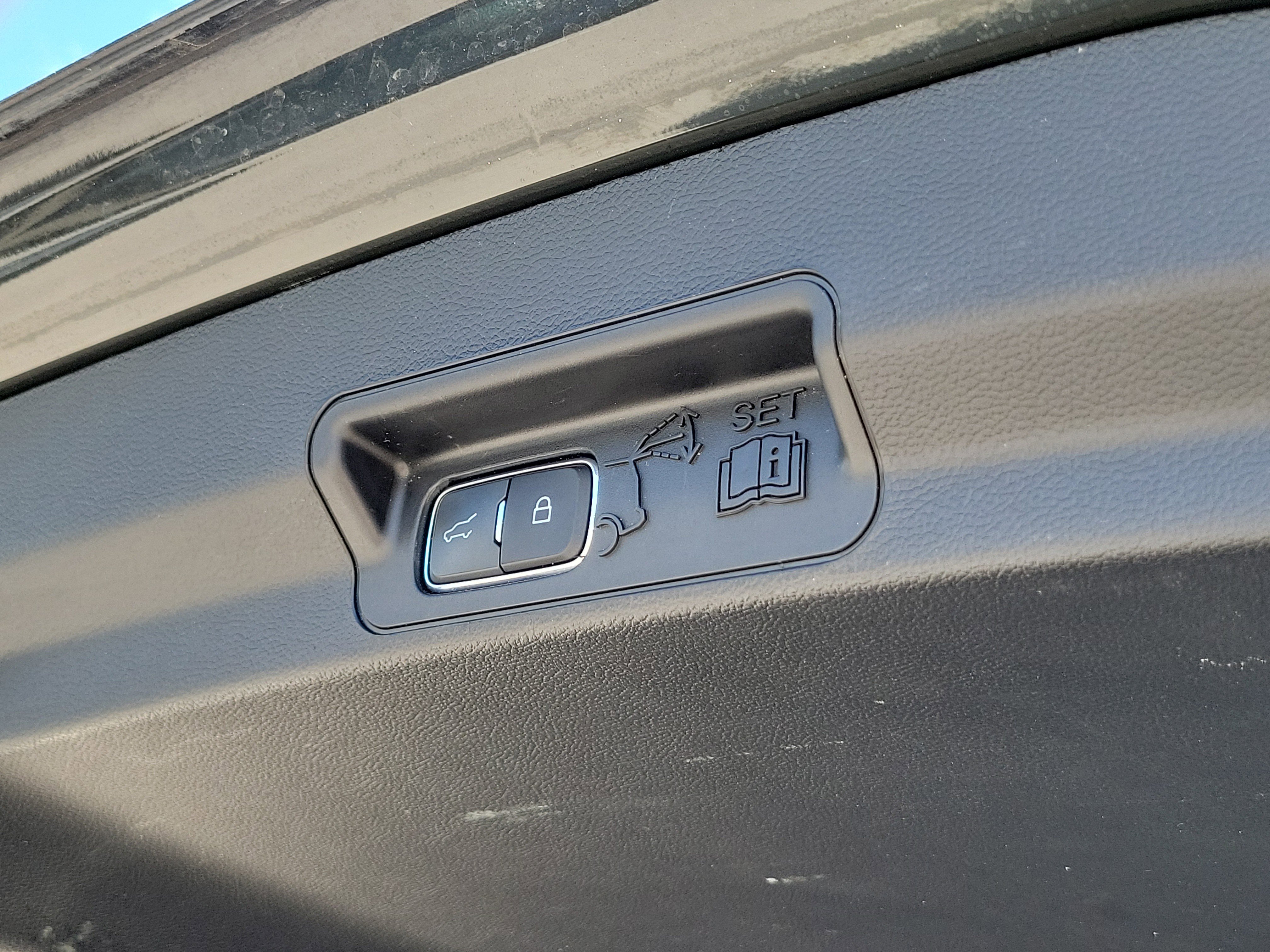 Used 2023 Ford Explorer Limited w/ Equipment Group 301A image 11