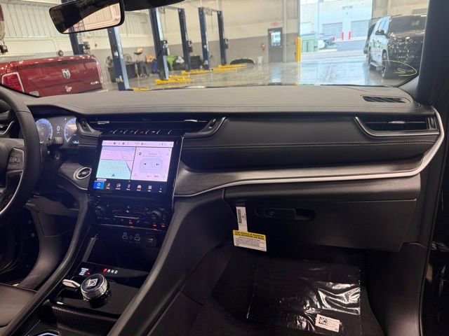 New 2025 Jeep Grand Cherokee Limited w/ Trailer Tow Package image 20