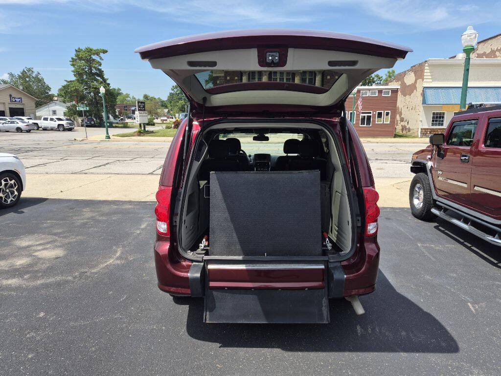 Used 2018 Dodge Grand Caravan SXT FWD image 31