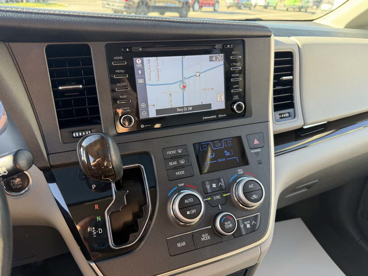 Used 2020 Toyota Sienna XLE Premium AWD/4WD image 26