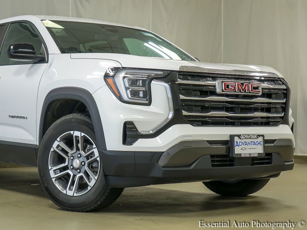 Used 2025 GMC Terrain Elevation AWD/4WD image 3