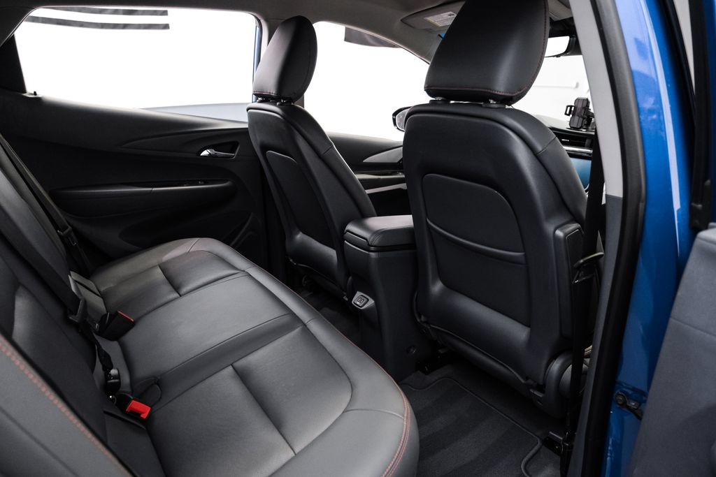 Used 2020 Chevrolet Bolt Premier w/ Infotainment Package FWD image 34