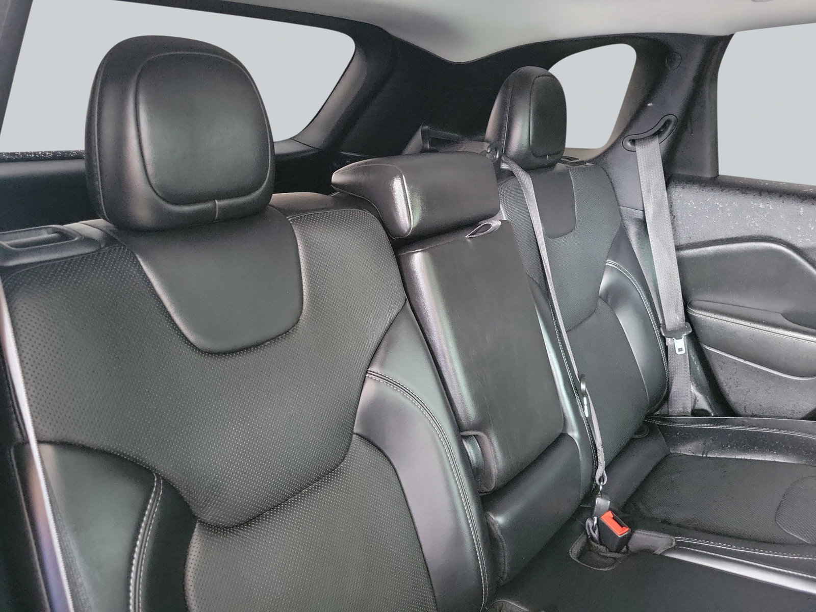 Used 2020 Jeep Cherokee Limited FWD image 35