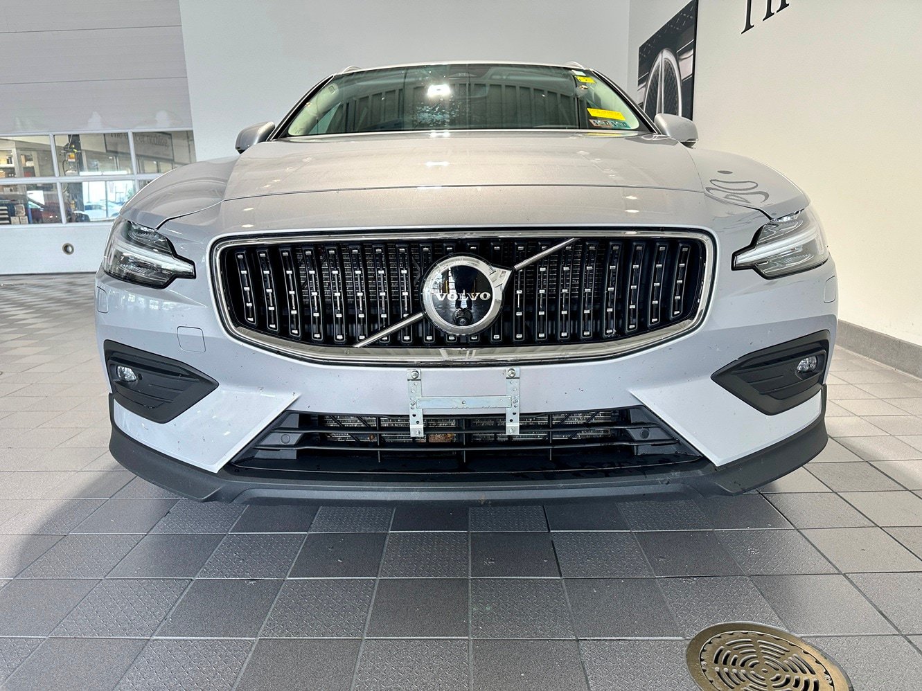 Used 2025 Volvo V60 B5 Cross Country Plus AWD/4WD image 2