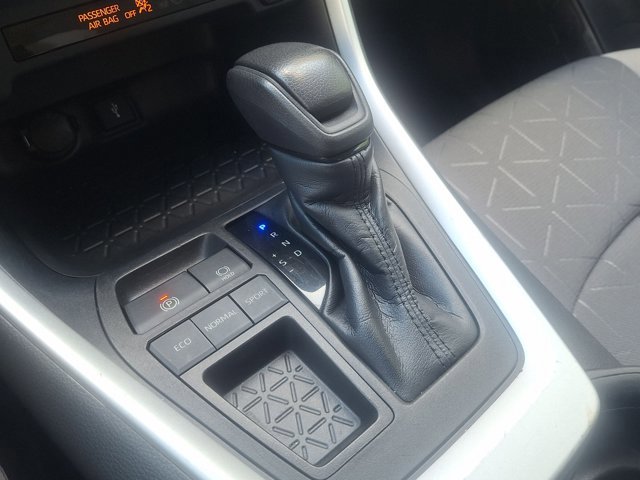 Used 2021 Toyota RAV4 XLE image 14