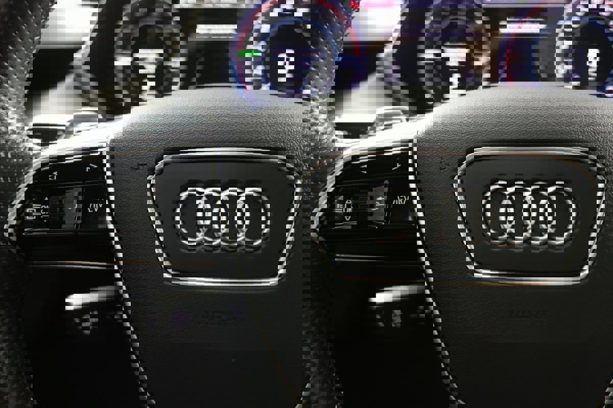 Used 2022 Audi e-tron GT Prestige image 29