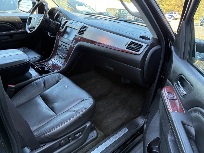 Used 2011 Cadillac Escalade EXT Luxury image 18