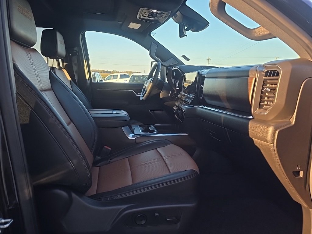 Used 2025 Chevrolet Silverado 3500 High Country w/ High Country Premium Package image 23