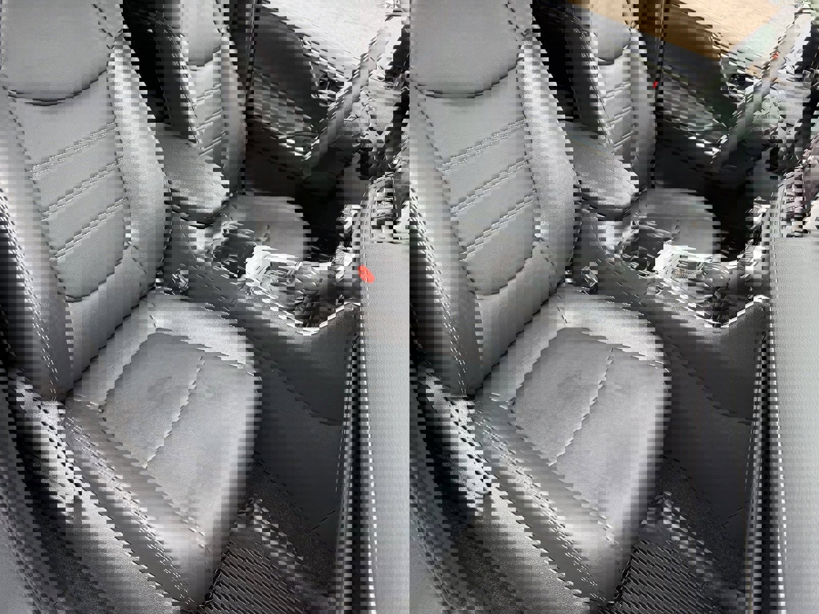 Used 2023 Toyota RAV4 XLE Premium image 11