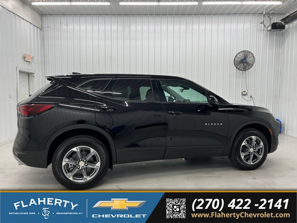 Used 2026 Chevrolet Blazer LT FWD image 2