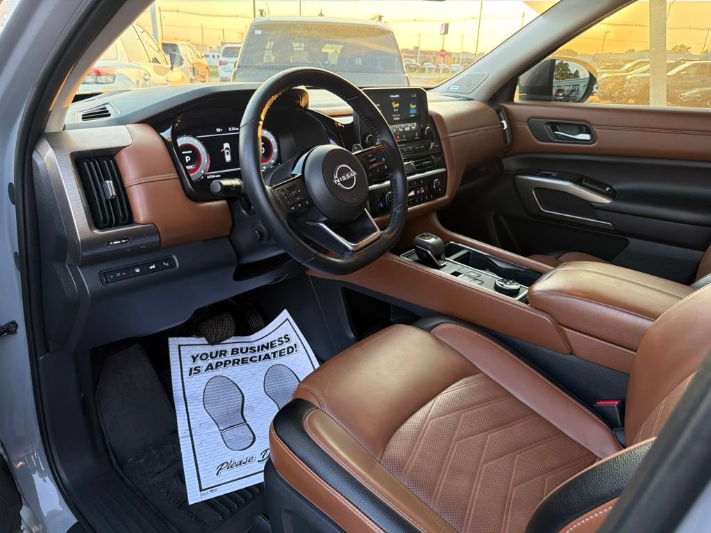Used 2024 Nissan Pathfinder Platinum AWD/4WD image 13