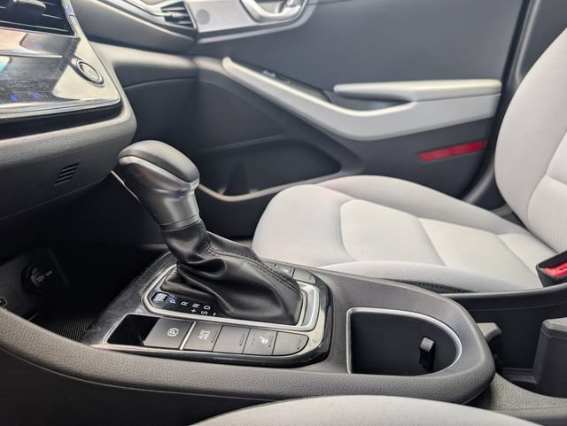 Used 2022 Hyundai Ioniq SE FWD image 19