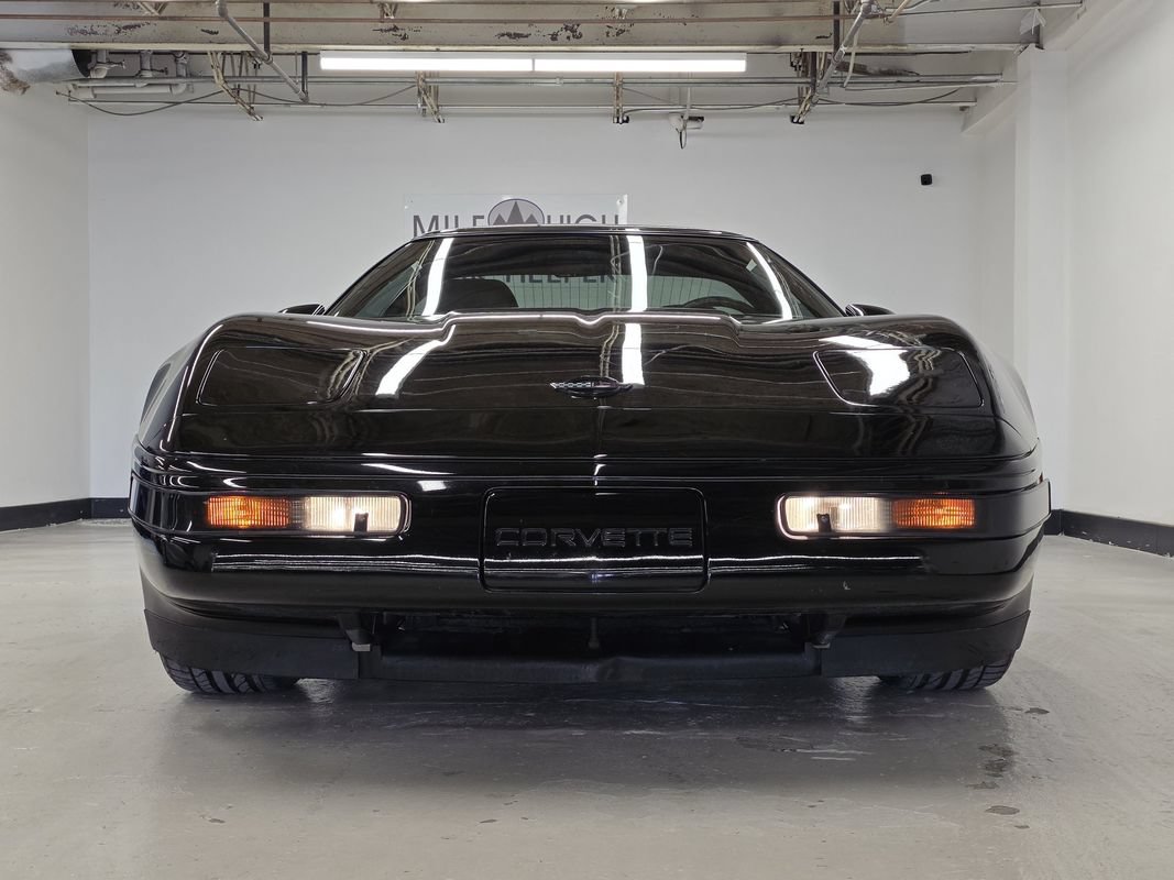 Used 1994 Chevrolet Corvette Coupe RWD image 3