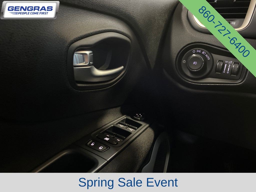 Used 2015 Jeep Renegade Latitude AWD/4WD image 24