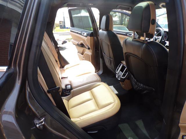 Used 2016 Porsche Cayenne w/ Premium Package Plus image 14