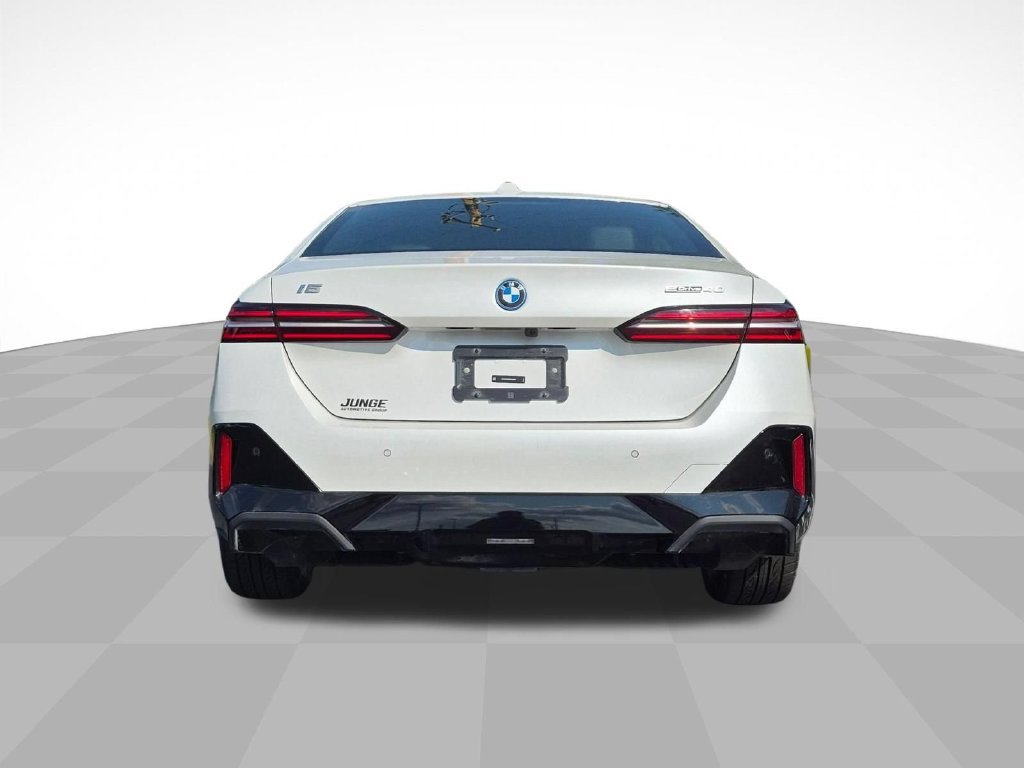 Used 2024 BMW i5 eDrive40i w/ M Sport Package RWD image 4