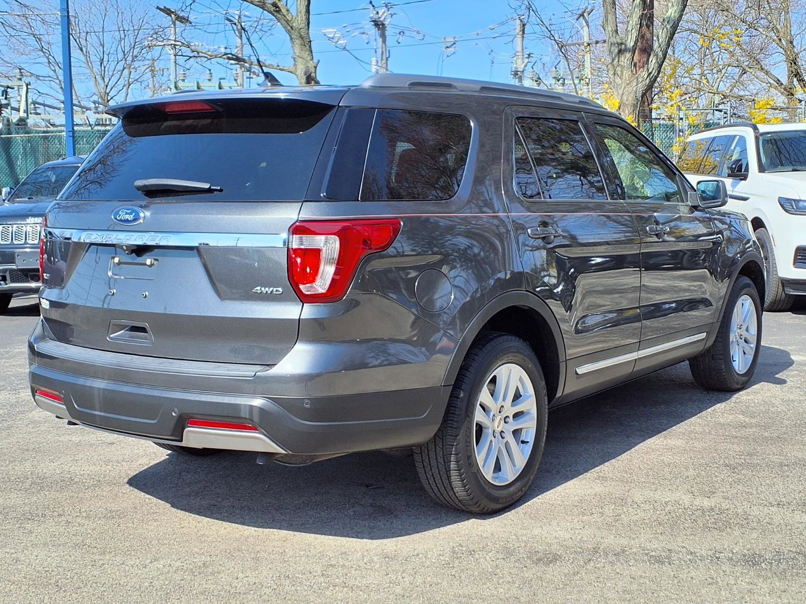Certified 2019 Ford Explorer XLT w/ Equipment Group 202A image 4