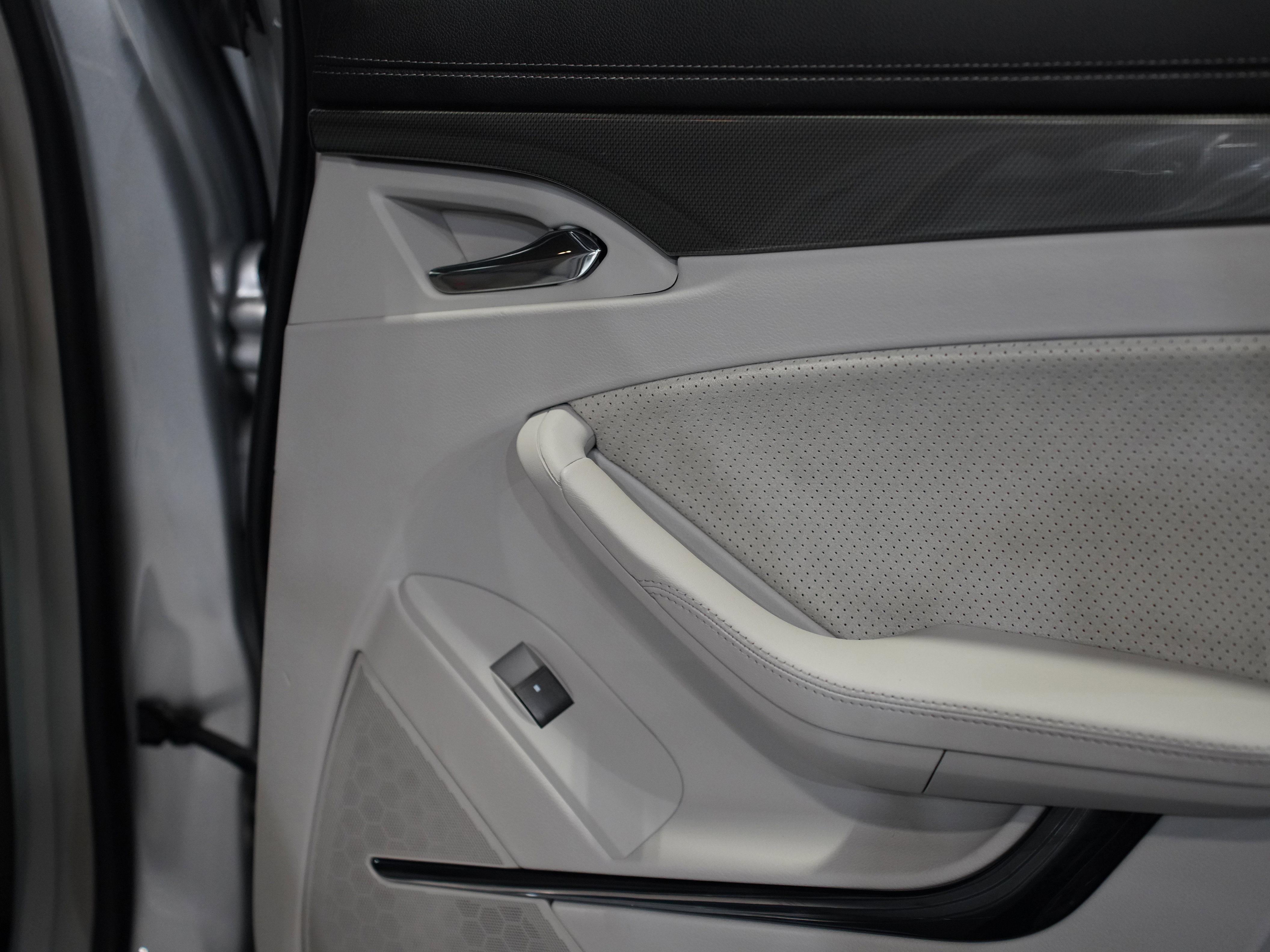 Used 2013 Cadillac CTS V image 25