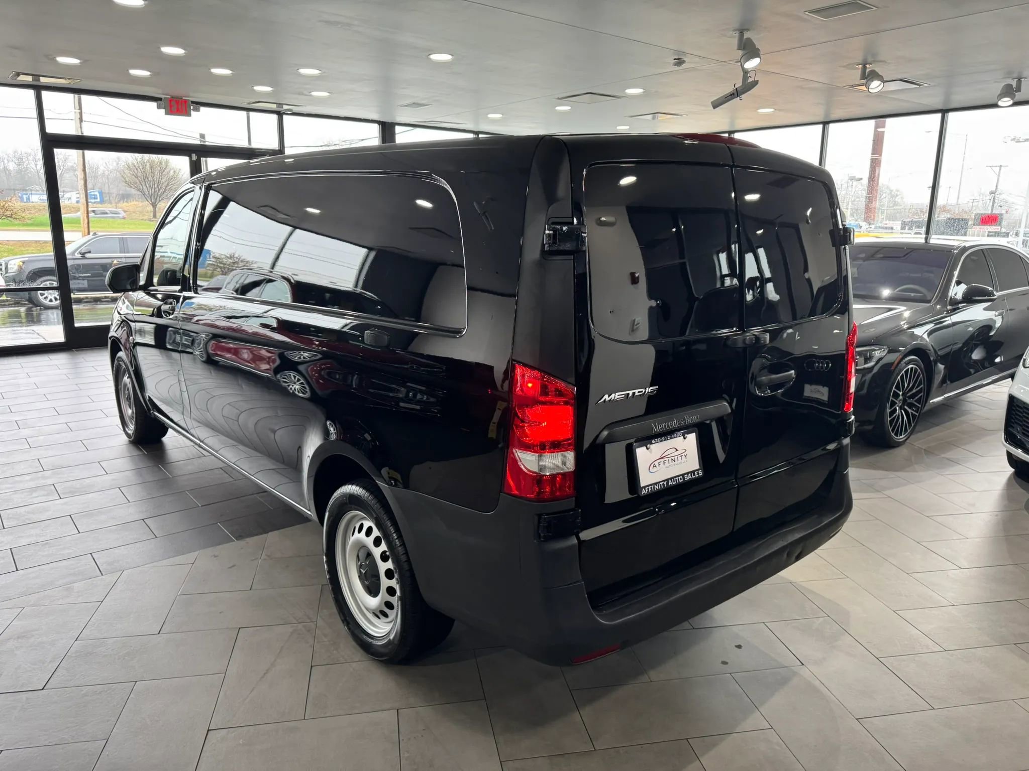 Used 2021 Mercedes-Benz Metris image 3