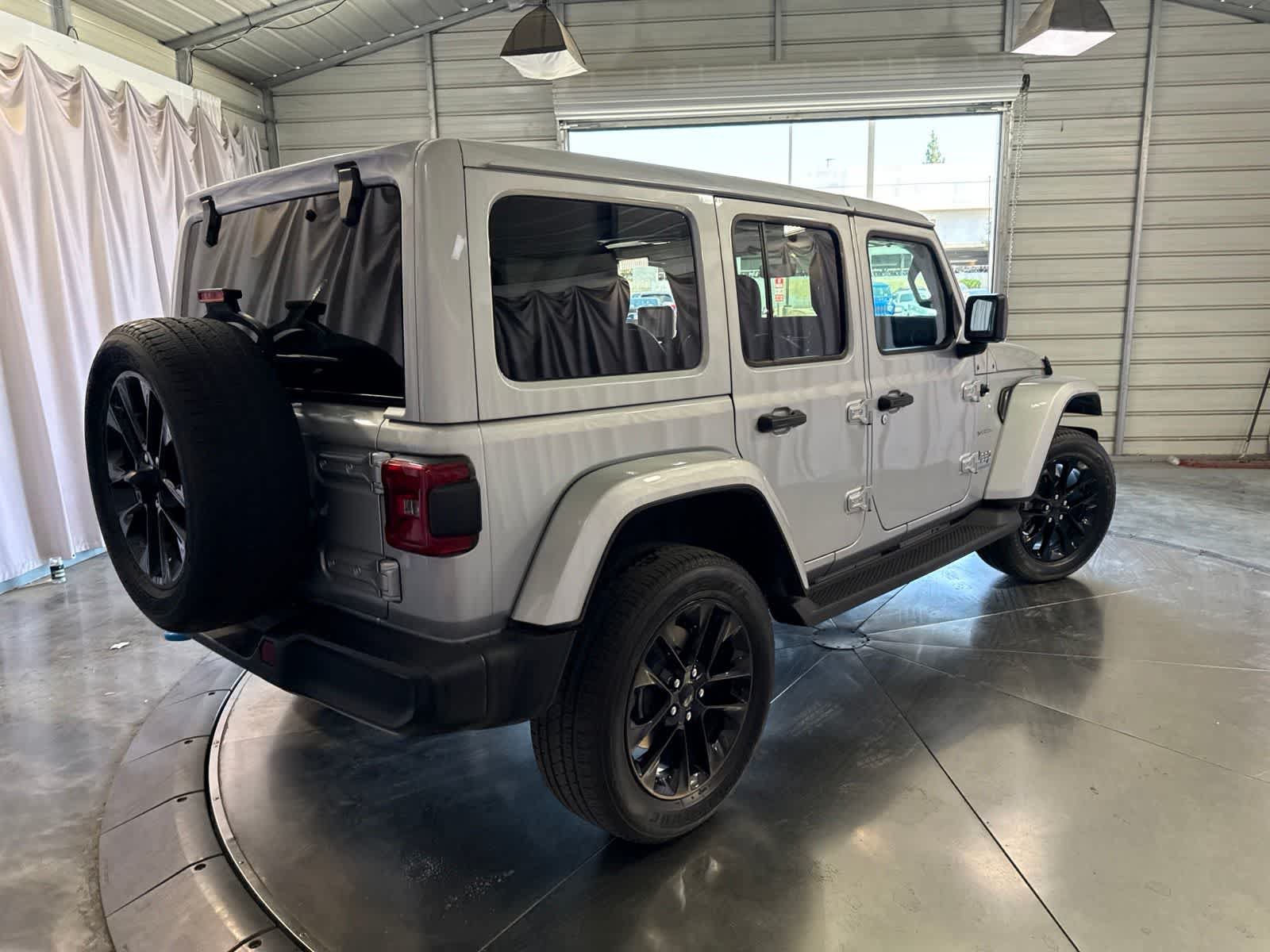 Used 2023 Jeep Wrangler Unlimited Sahara w/ Cold Weather Group AWD/4WD image 5
