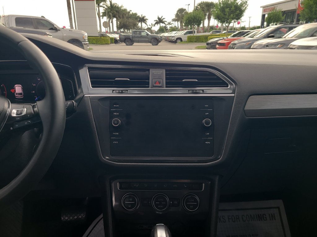 Used 2020 Volkswagen Tiguan SEL FWD image 19