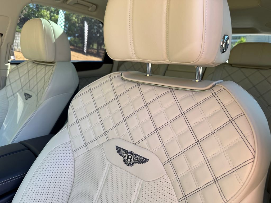 Certified 2021 Bentley Bentayga AWD/4WD image 32