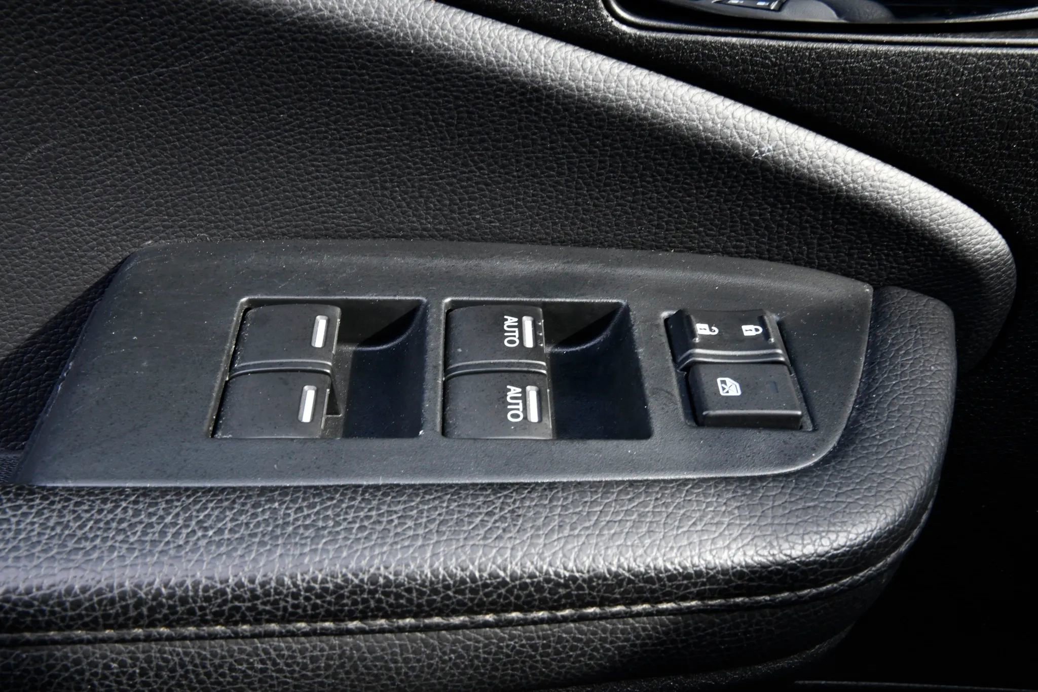 Used 2022 Honda Pilot Sport image 11