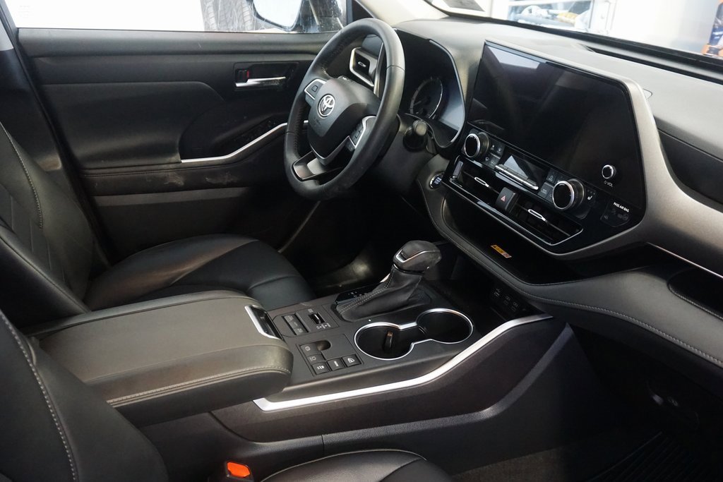 Certified 2023 Toyota Highlander XLE image 23